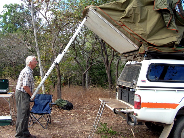 How to open the roof tent